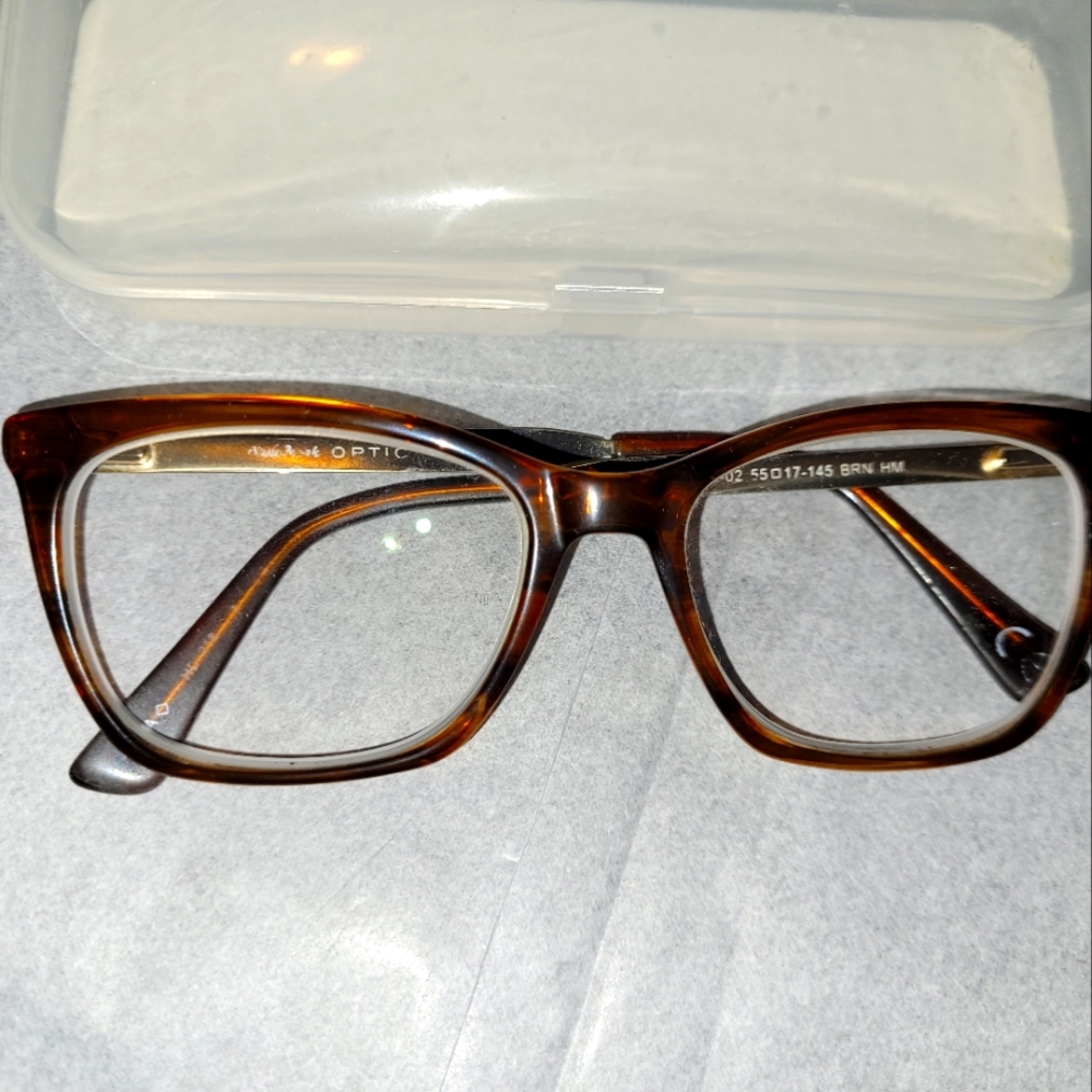 Eyeglass frame